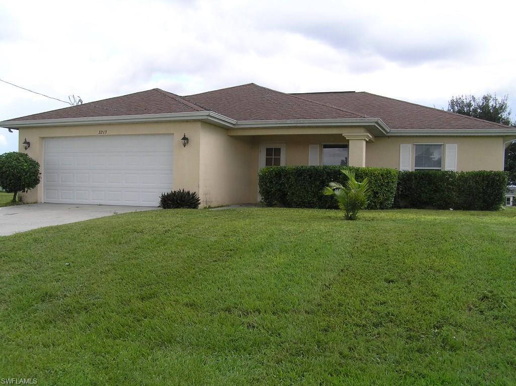 Spacious 3 bedroom 2 bath home with den. Open great room floor plan, with plenty of open space for entertaining. Home features cathedral ceilings, open kitchen, master bedroom with walk in closet.
Plenty of room for a pool.