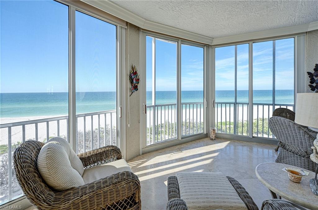 BAREFOOT BEACH CLUB - Residential