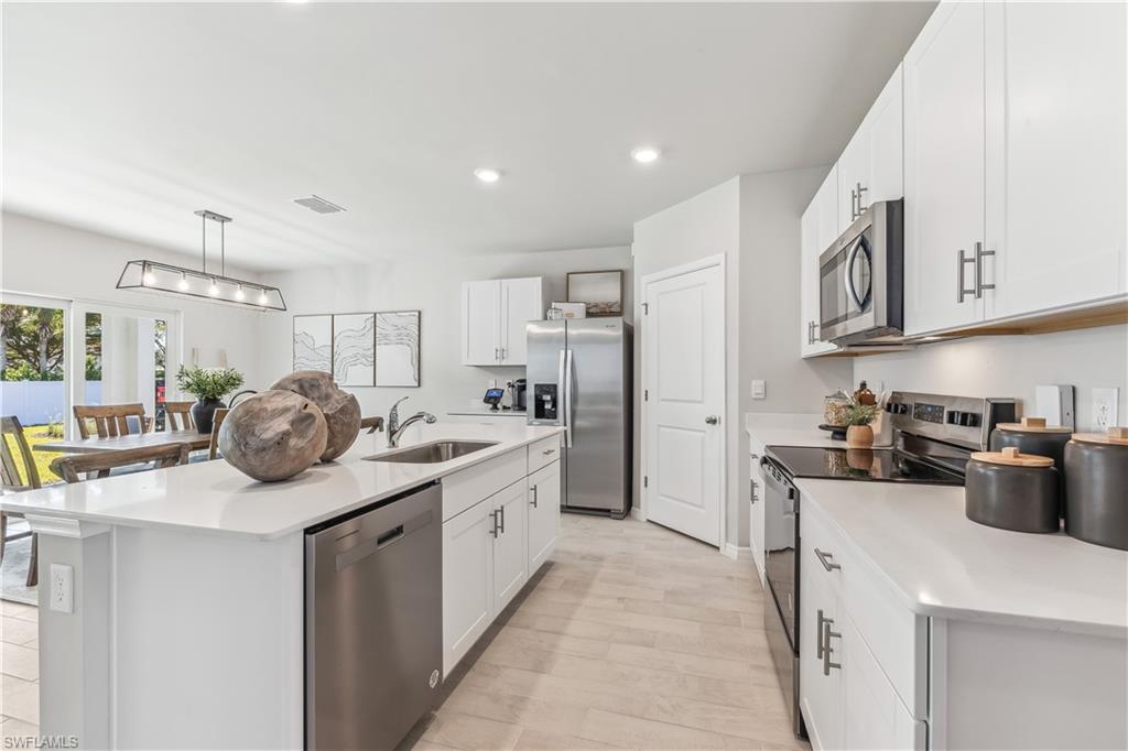 HEMINGWAY POINTE - Residential