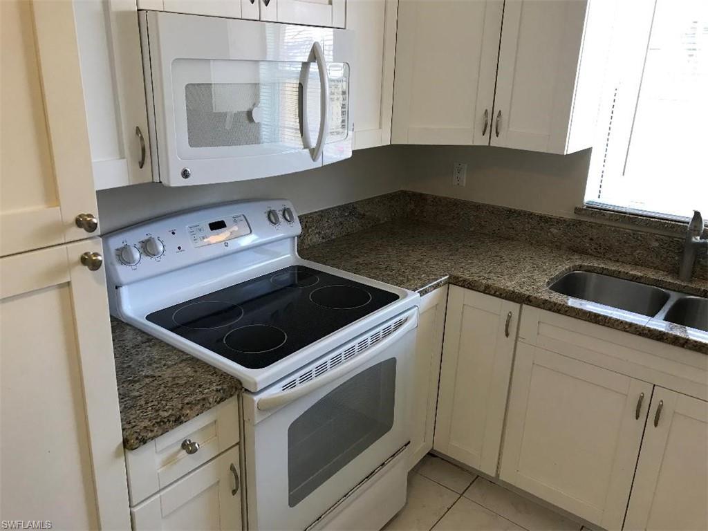 NAPLES MANOR - Residential