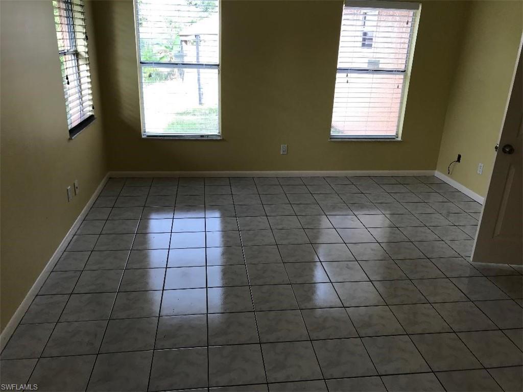 NAPLES MANOR - Residential