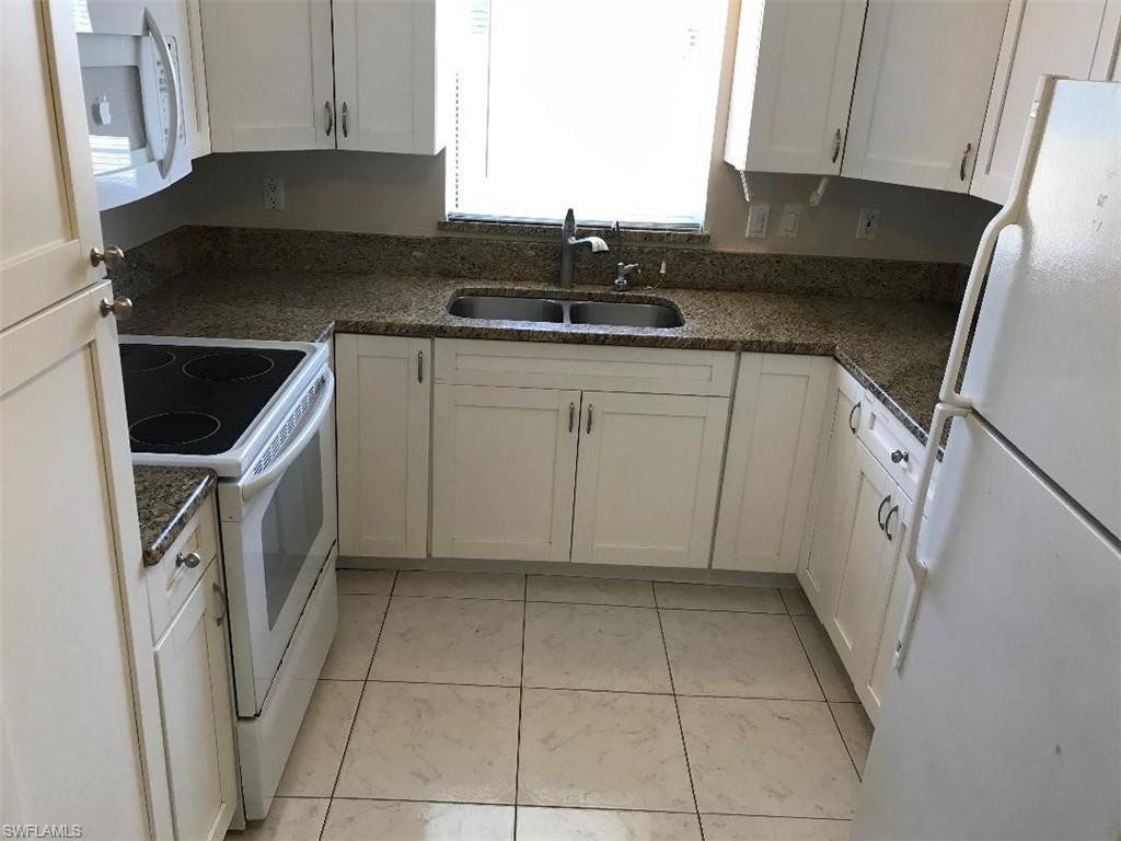 NAPLES MANOR - Residential