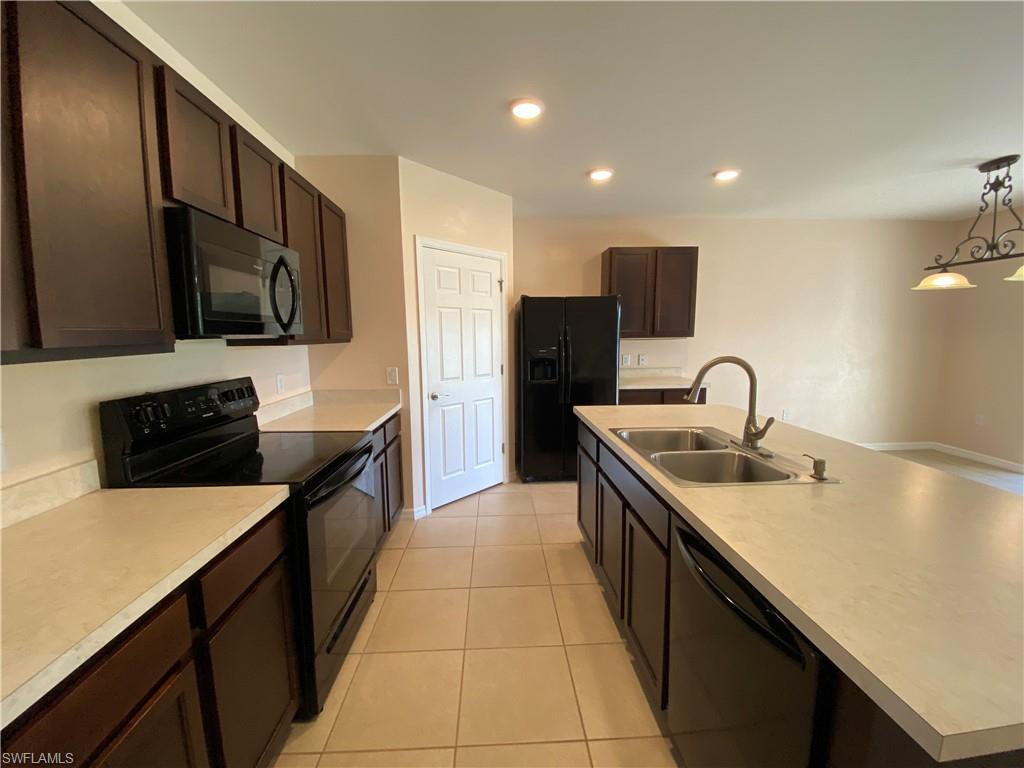 ENTRADA - Residential Lease