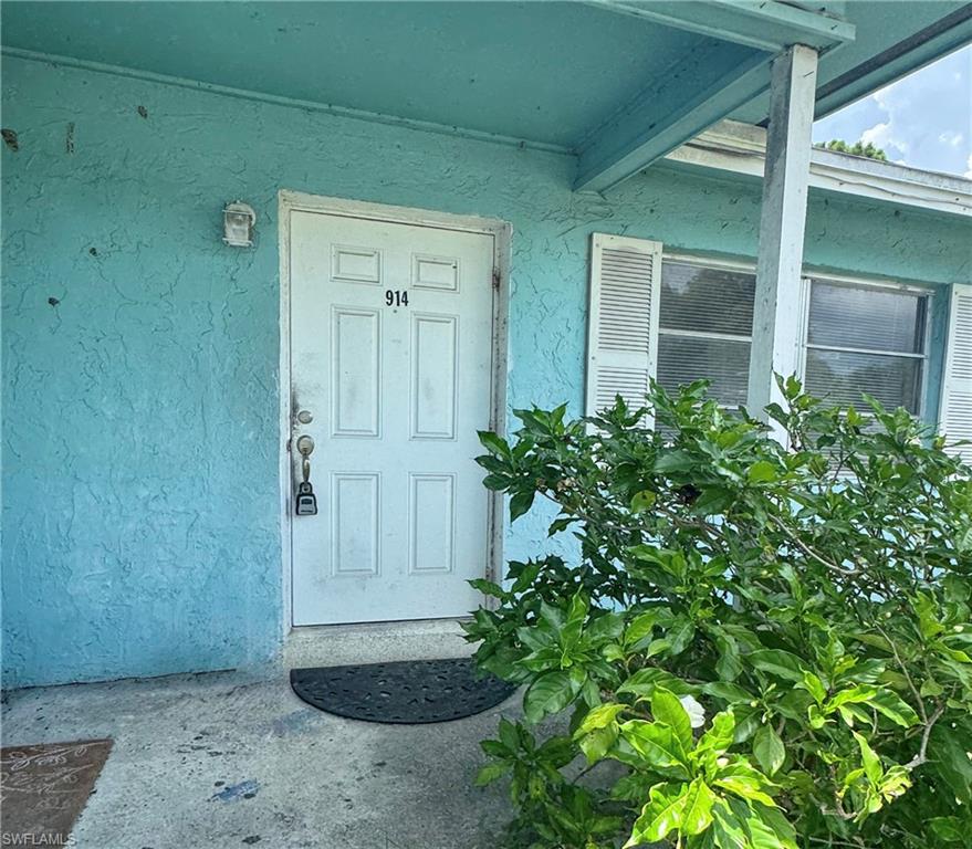 BRAND NEW FLOORING with NEW RENOVATIONS ** ANNUAL UNFURNISHED ** SUNRISE VILLAS ** PET FRIENDLY ** CLOSE TO I-75 **
This beautiful 2 bed, 1 bath duplex is located in the heart of Naples. Close to I-75, restaurants, and shopping, this one has it all. Located just a short drive from the gorgeous beaches of Naples! Pet Friendly. Includes water up to $75.00.

**First, last and security required**

**Pet friendly with owner approval and pet deposit**

NO HOA

Easy & Quick move-in process!