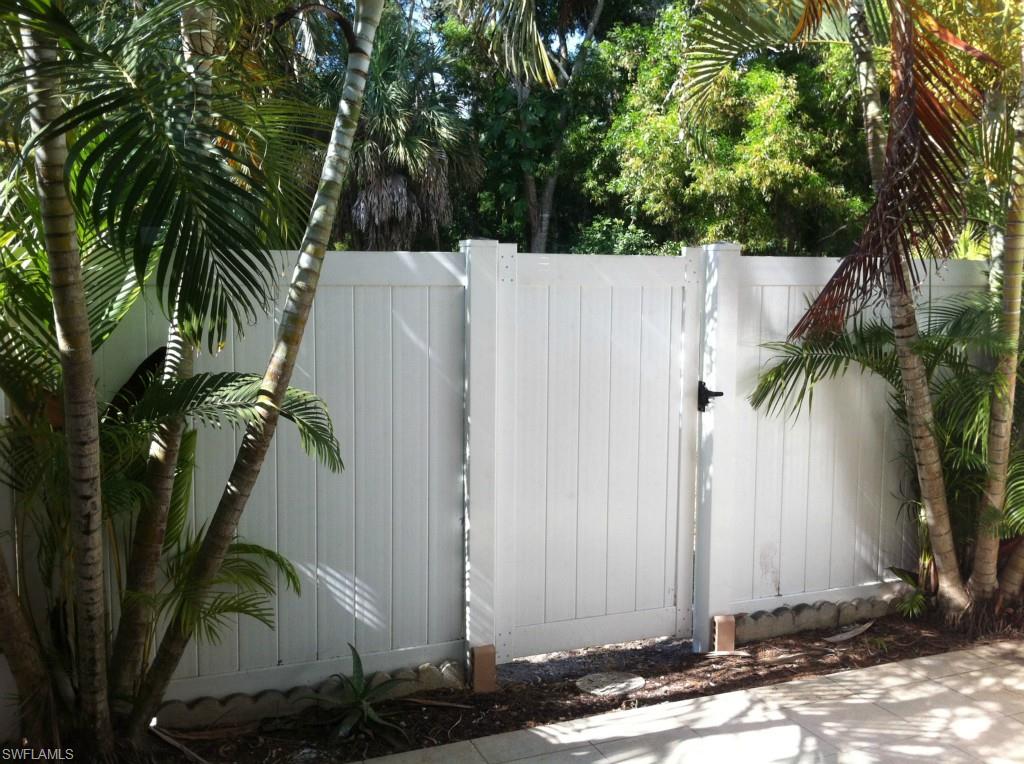 ISLAND PARK WOODS - Residential