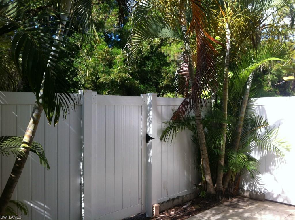 ISLAND PARK WOODS - Residential