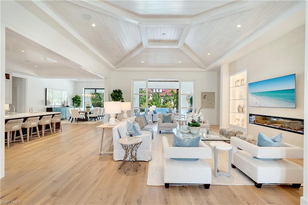 PELICAN BAY WOODS - Residential