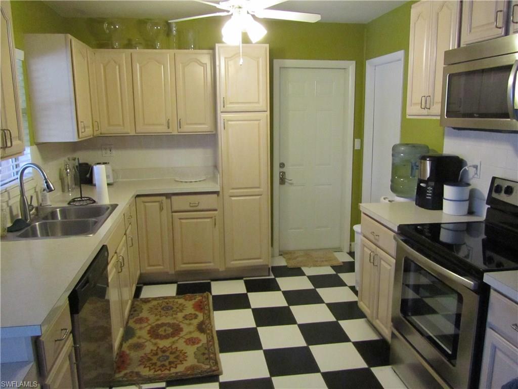 YORK MANOR - Residential