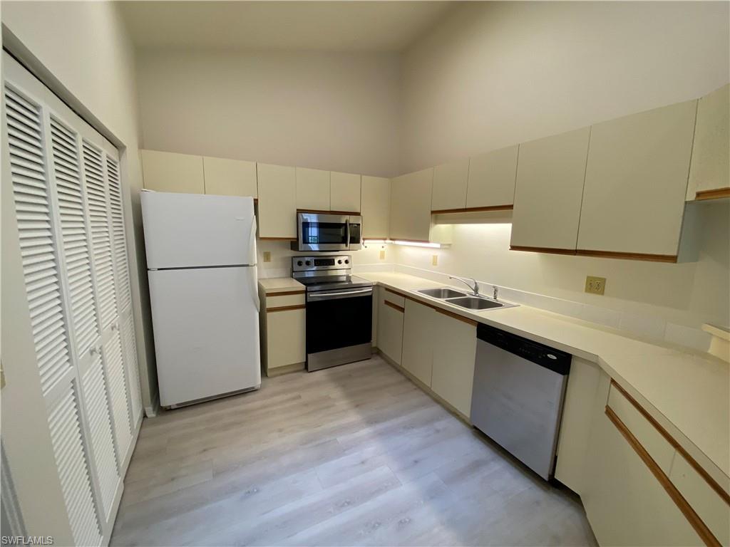 IMPERIAL PARK PLACE VILLAS - Residential Lease