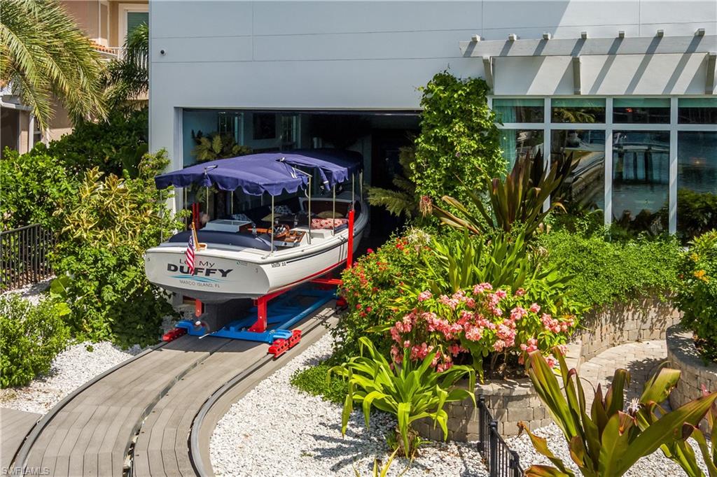MARCO BEACH - Residential