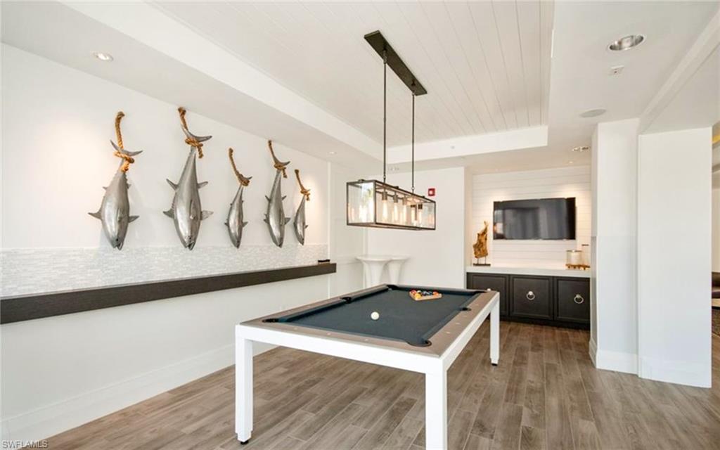 NAPLES SQUARE - Residential