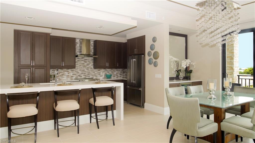 NAPLES SQUARE - Residential