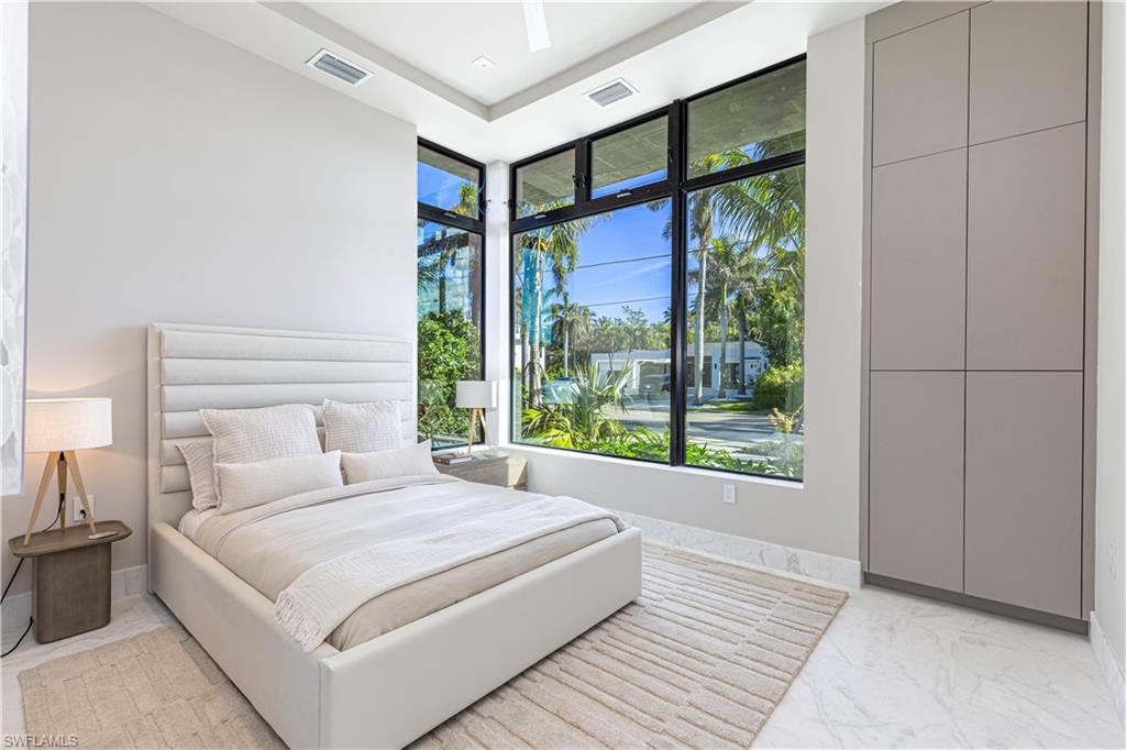 OYSTER BAY - Residential