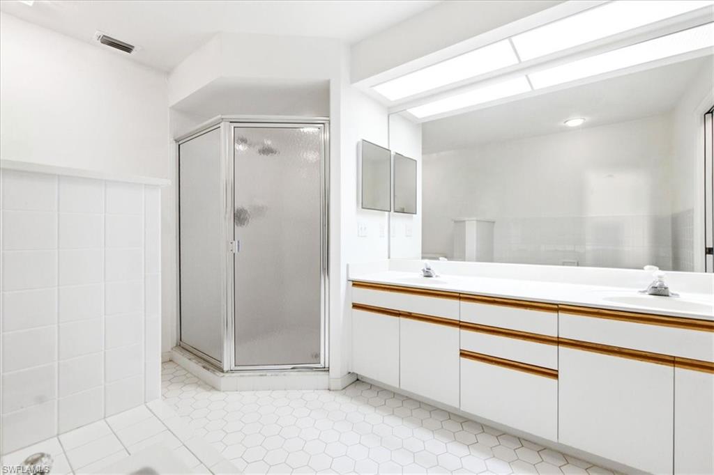 SUNGATE VILLAS - Residential