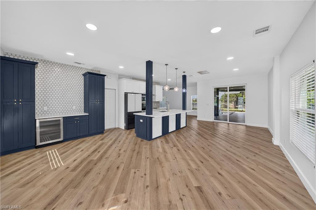 MAGNOLIA LAKES - Residential