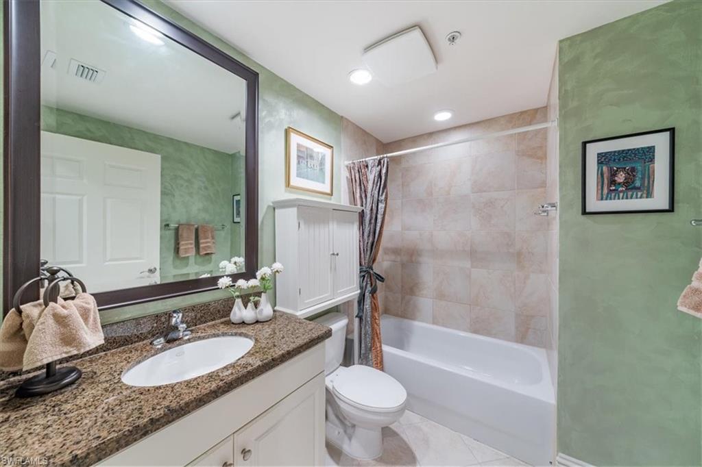 THE RESIDENCES AT LA PIAZZA - Residential Lease