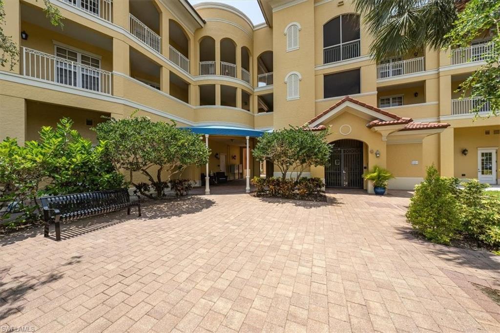 THE RESIDENCES AT LA PIAZZA - Residential Lease