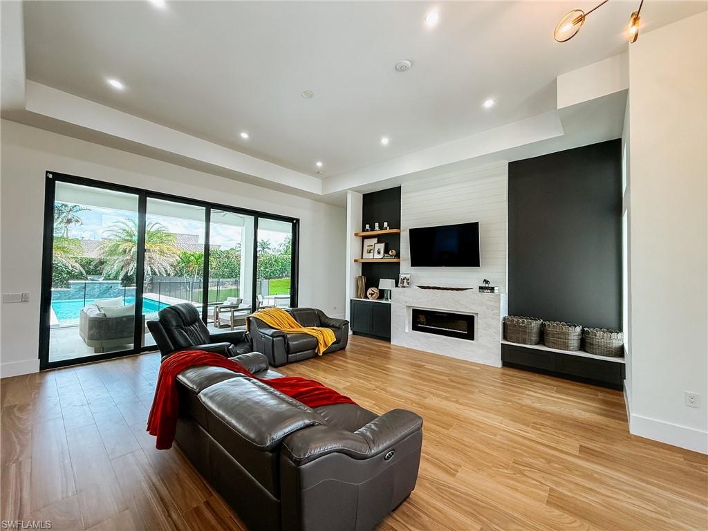 MARCO BEACH - Residential