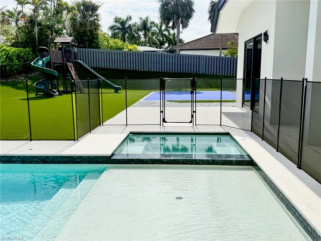 MARCO BEACH - Residential