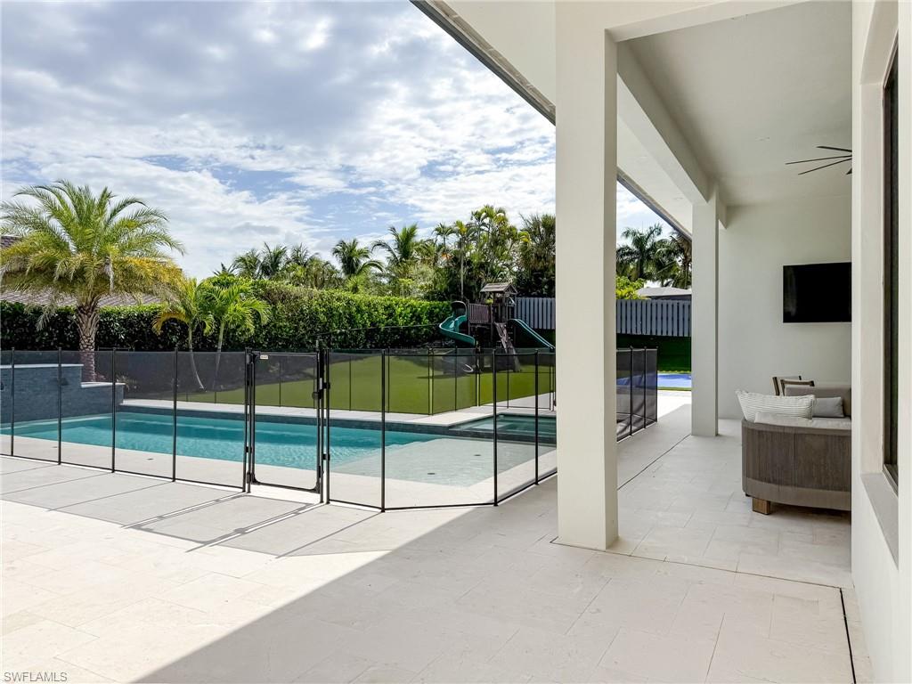 MARCO BEACH - Residential