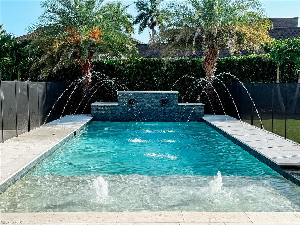 MARCO BEACH - Residential