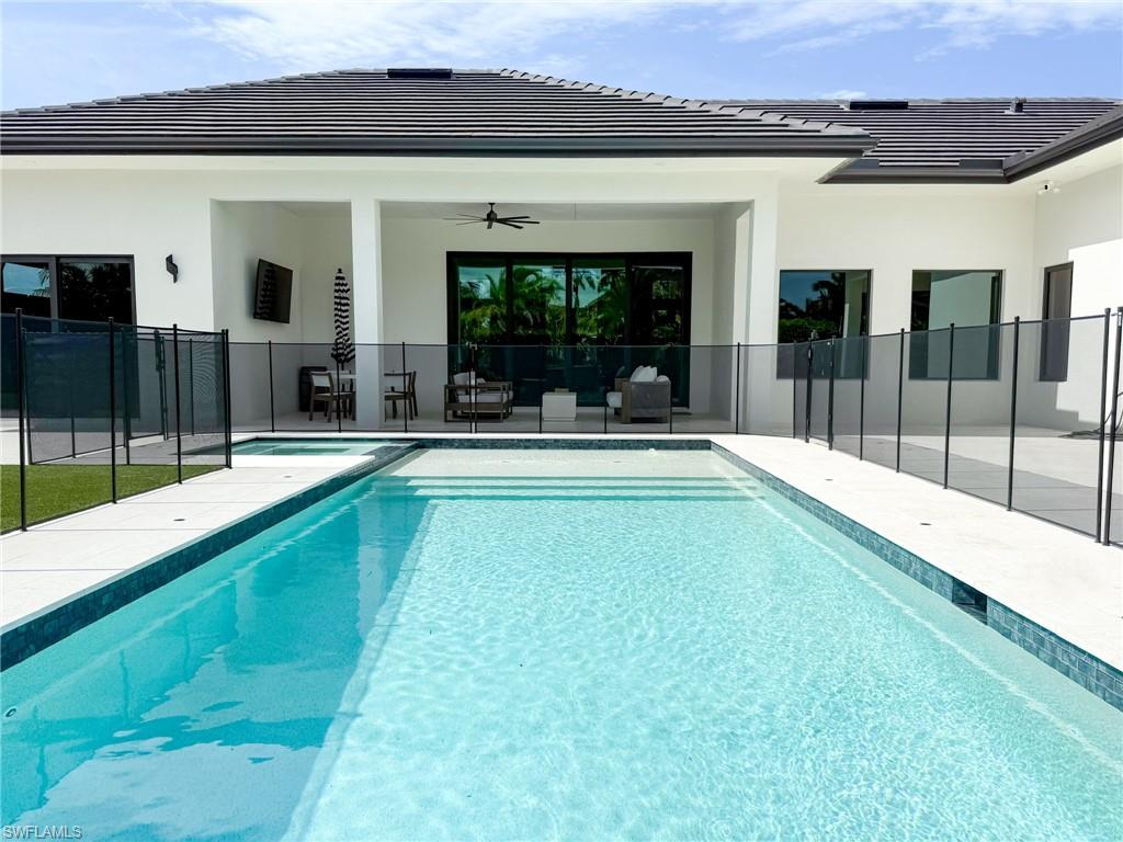 MARCO BEACH - Residential