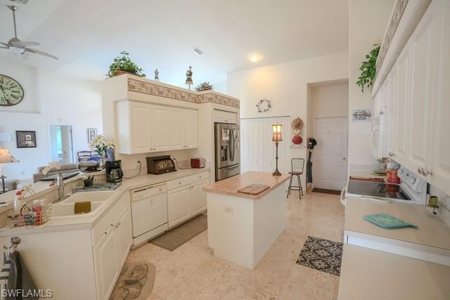 FOUR MILE COVE - Residential