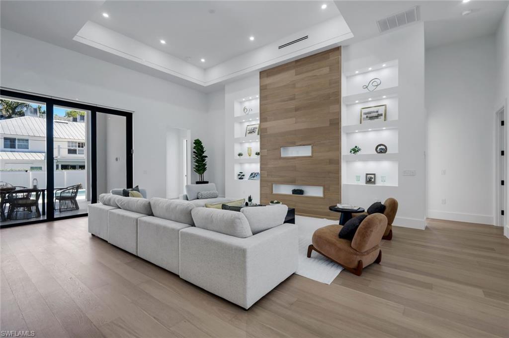 LAKE PARK - Residential