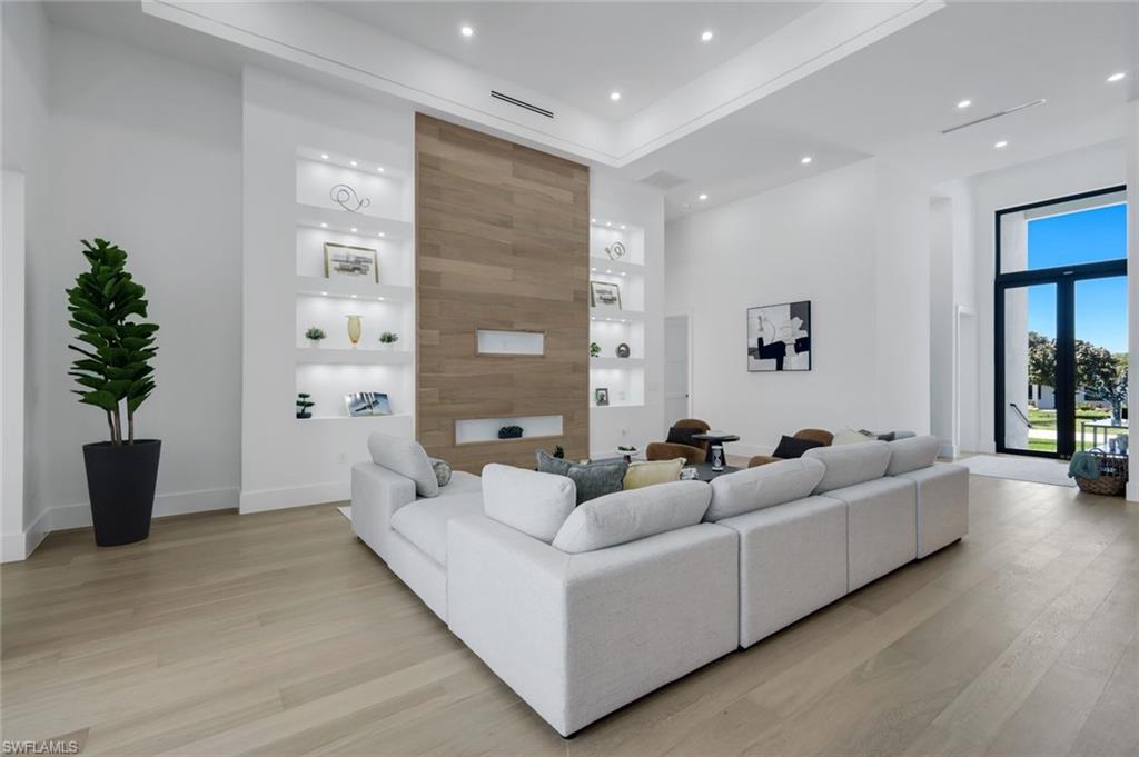 LAKE PARK - Residential