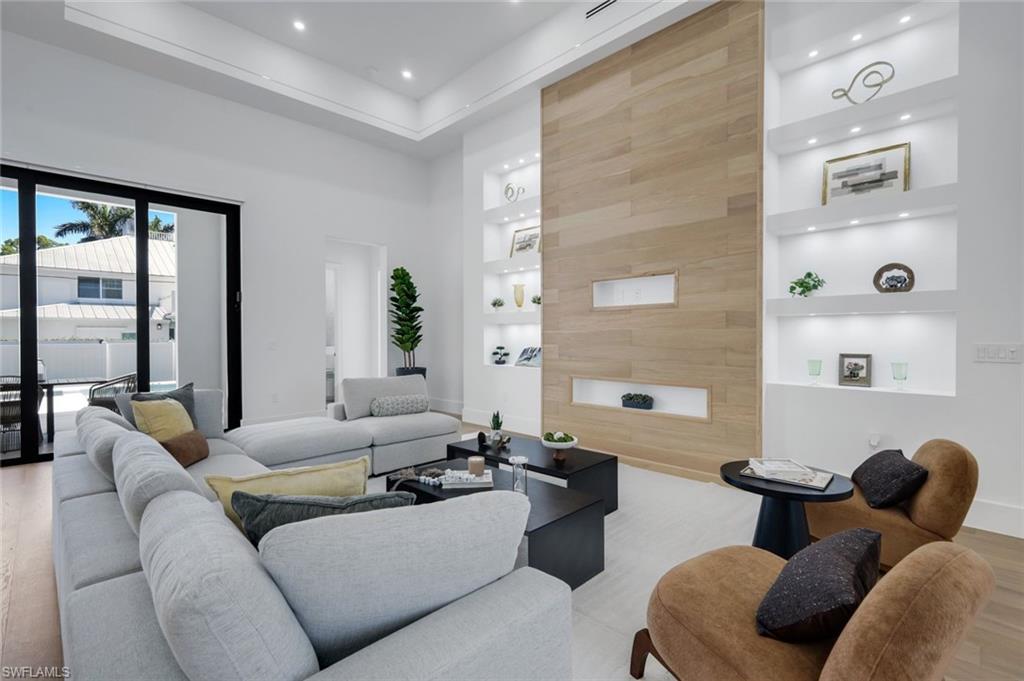 LAKE PARK - Residential