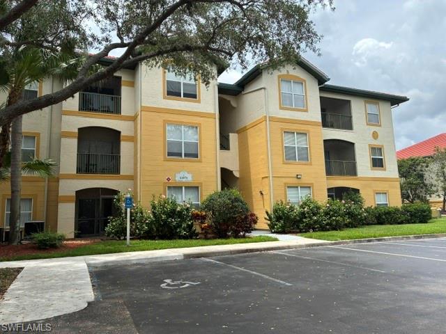 This spacious 3-bed, 2-bath condo in Fort Myers' desirable Royal Greens at Gateway features an open-concept living space, a private screened lanai with a great pool view, and in-unit laundry. Residents enjoy resort-style amenities, including a community pool, fitness center, indoor basketball court, and dog park, just minutes from I-75.