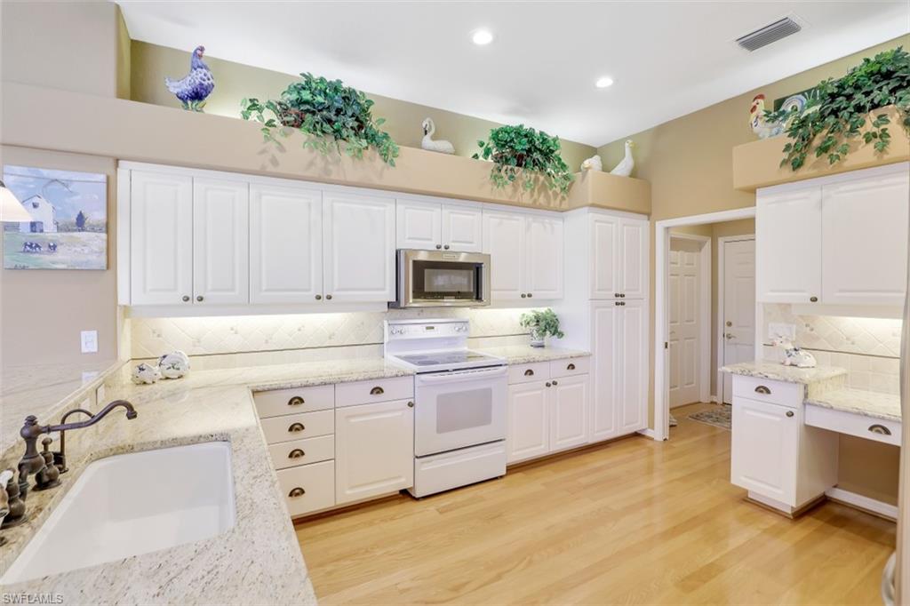 OAK COLONY - Residential