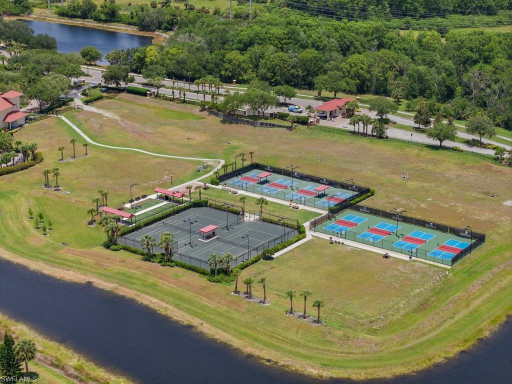 HAMPTON LAKES - Residential