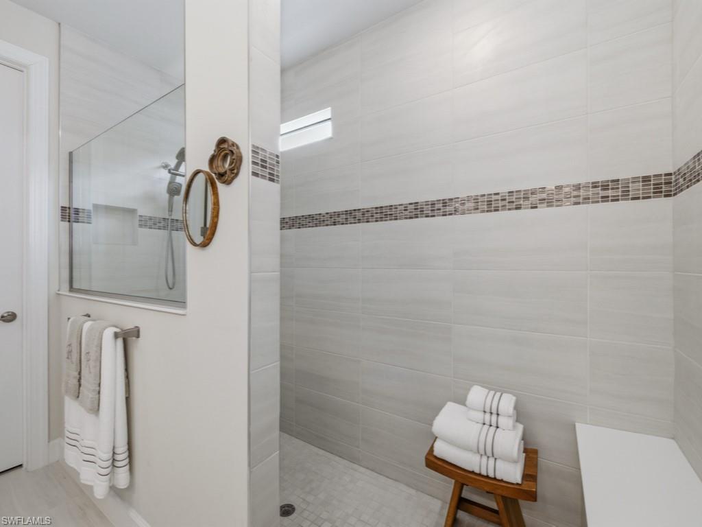 HAMPTON LAKES - Residential