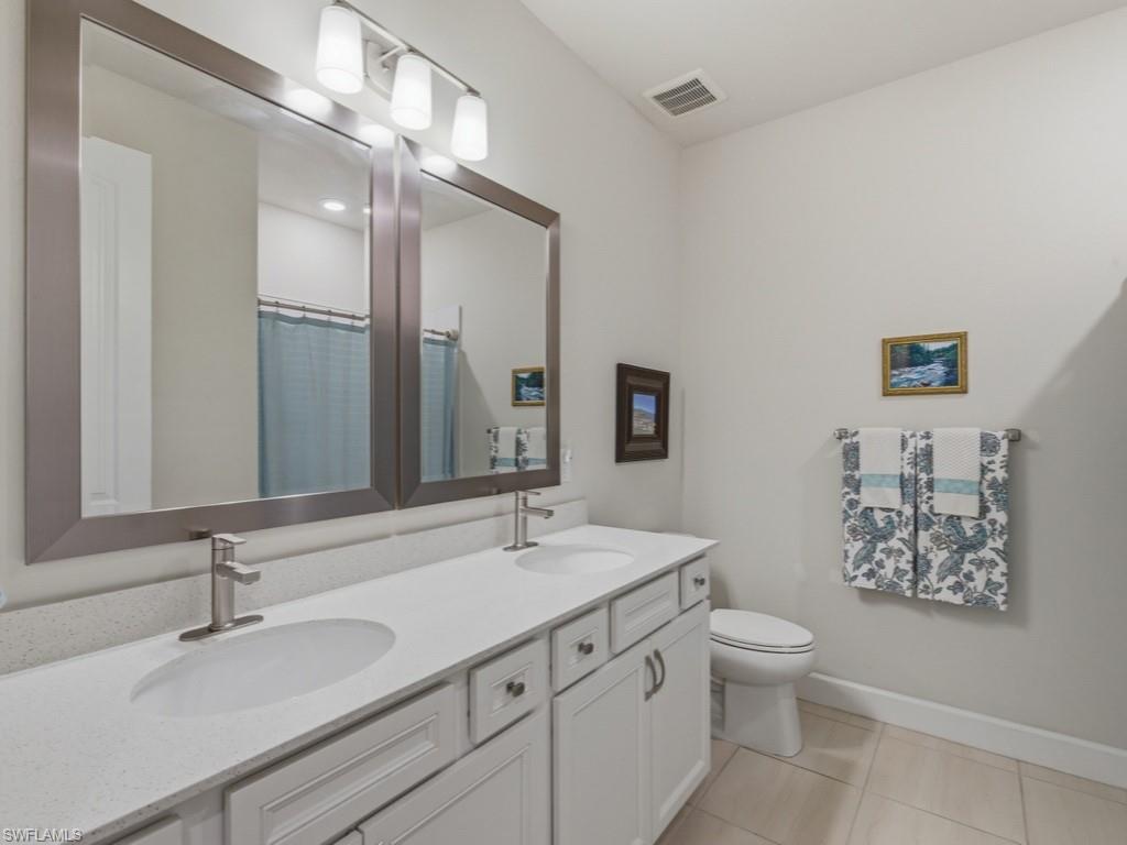 HAMPTON LAKES - Residential