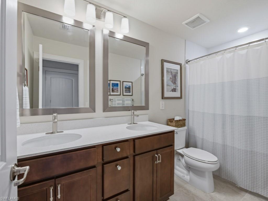 HAMPTON LAKES - Residential