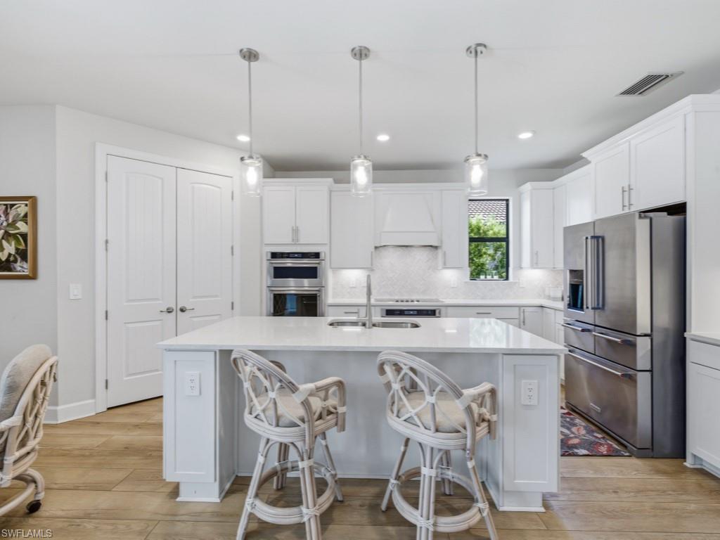 HAMPTON LAKES - Residential