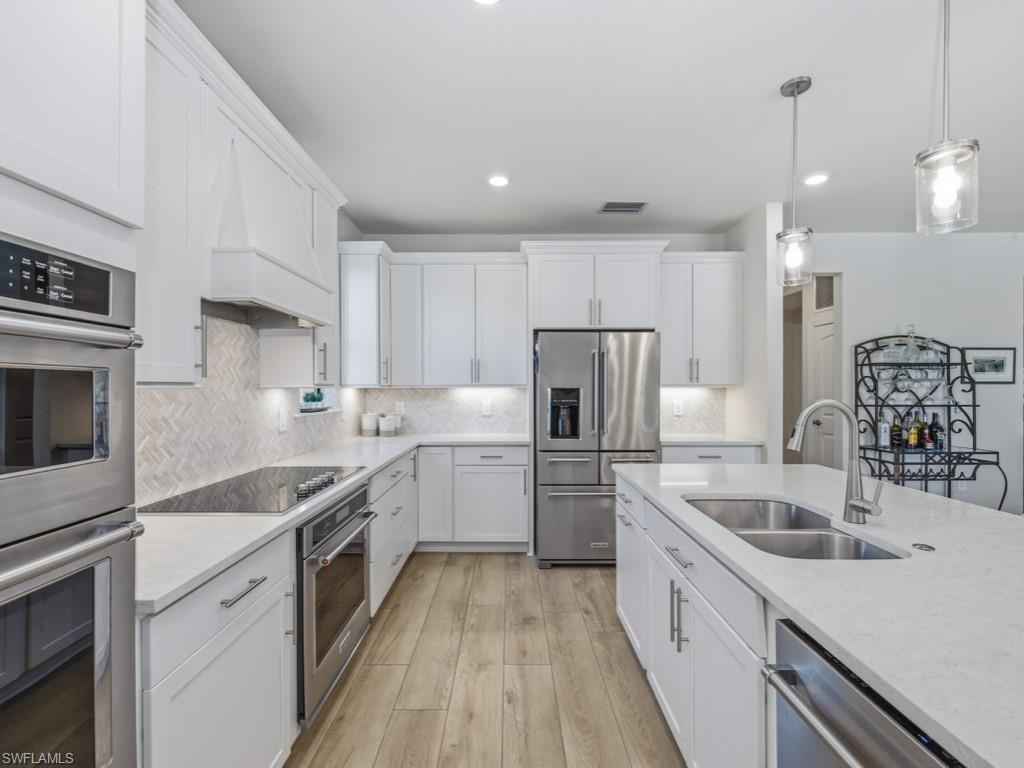 HAMPTON LAKES - Residential