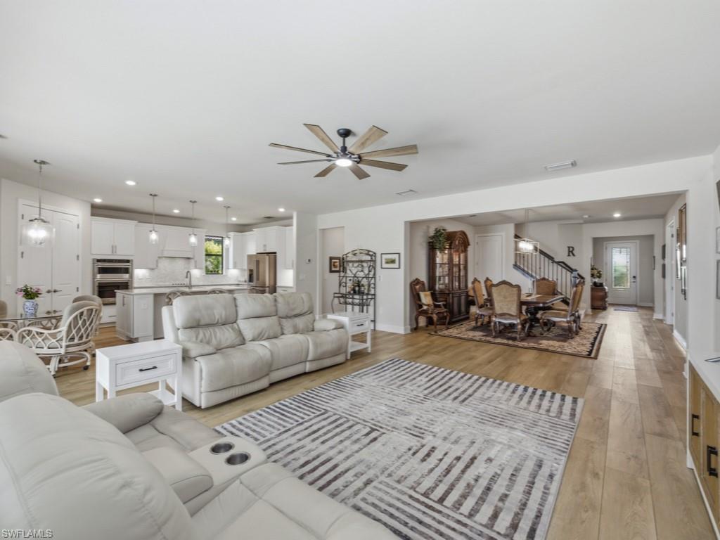 HAMPTON LAKES - Residential