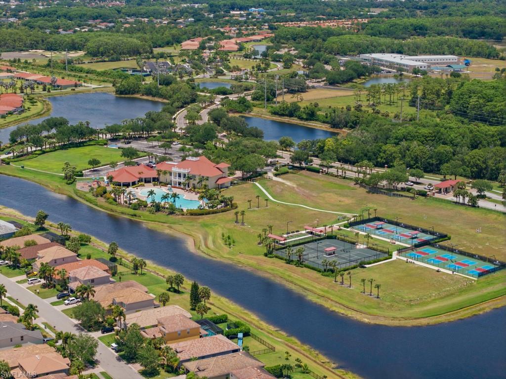 HAMPTON LAKES - Residential