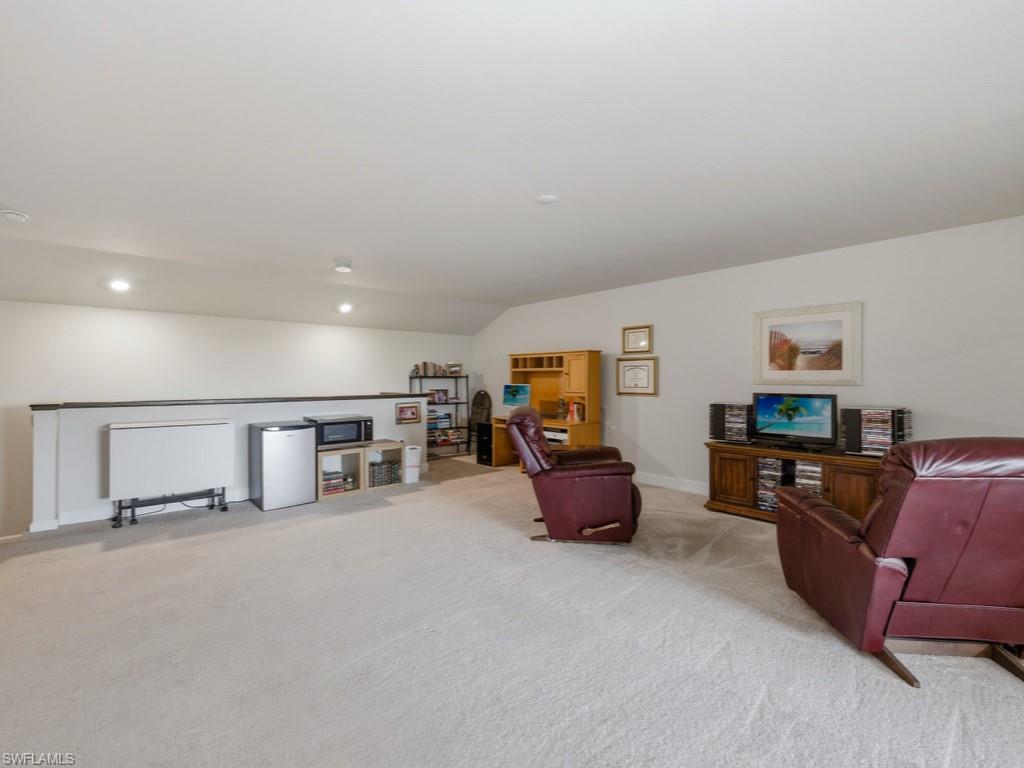HAMPTON LAKES - Residential