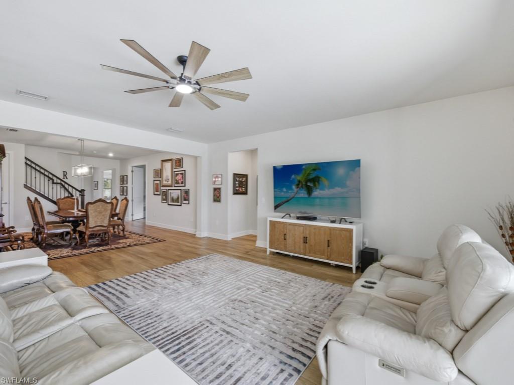 HAMPTON LAKES - Residential