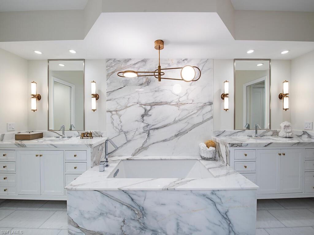 CARLYSLE AT BAY COLONY - Residential