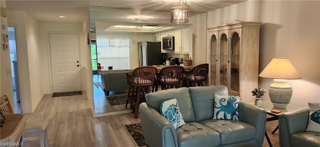 FOX CLUB - Residential Lease