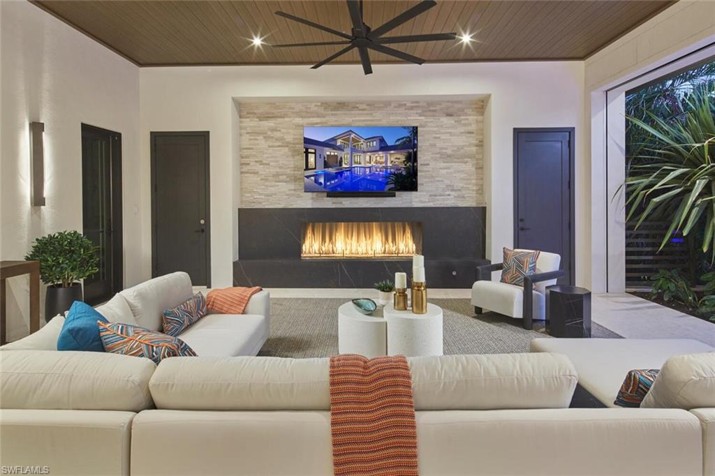 AQUALANE SHORES - Residential