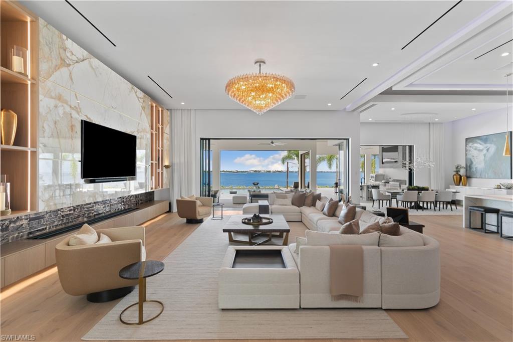 EDGEWATER - Residential