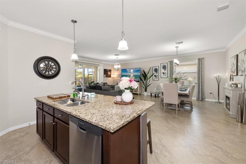 HAMPTON LAKES - Residential