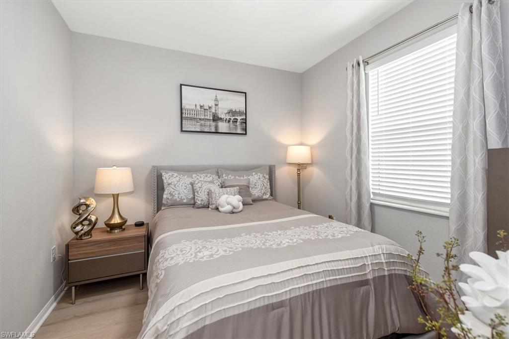 HAMPTON LAKES - Residential