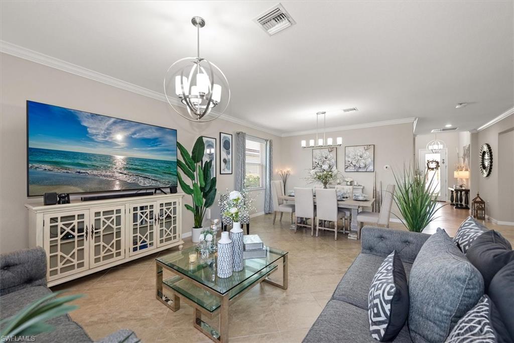 HAMPTON LAKES - Residential