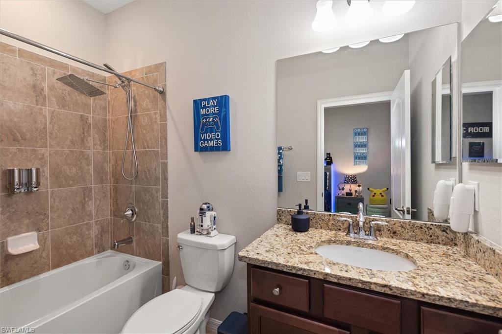 HAMPTON LAKES - Residential